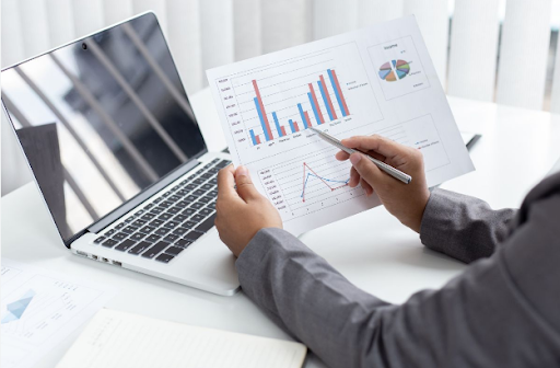 Scott Tominaga Discloses DIY vs. Professional Financial Planning for Businesses